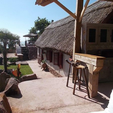 Willa 200 Eves Vendeghaz Balatonalmádi Zewnętrze zdjęcie